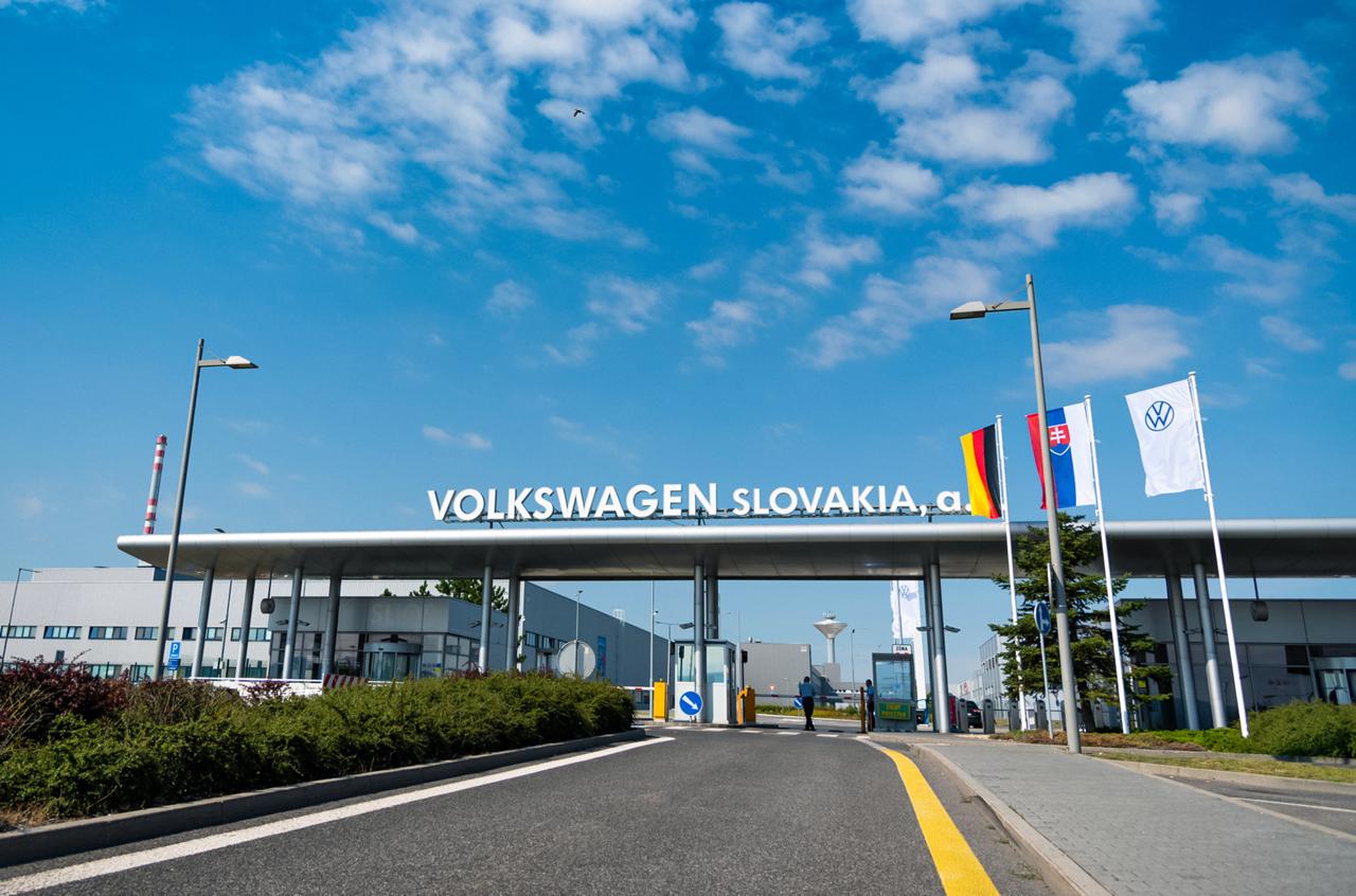 Salariul mediu la uzina Volkswagen din Slovacia a crescut de la 1200 € la 1500 €